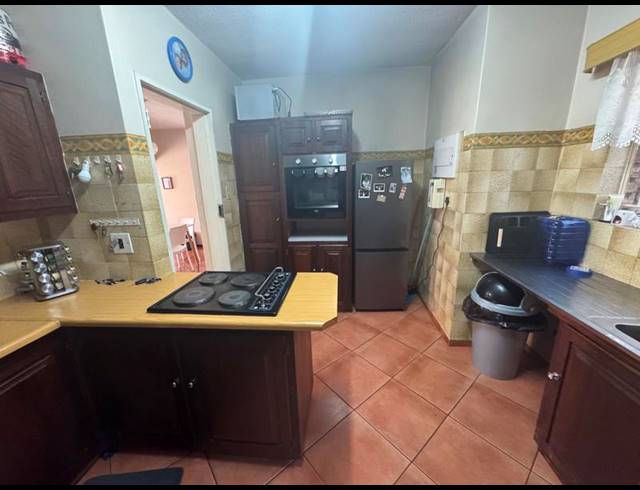 3 BEDROOM TOWNHOUSE FOR SALE IN CLUBVILLE